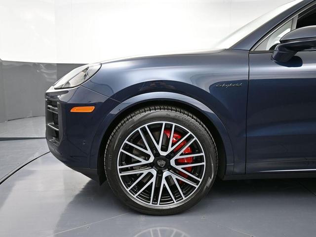 Photo of 2025 Blue Porsche Cayenne