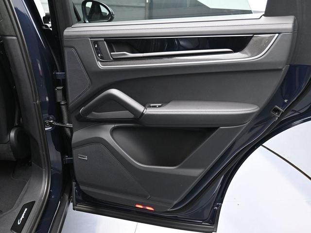 Photo of 2025 Blue Porsche Cayenne