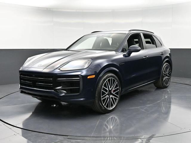 Photo of 2025 Blue Porsche Cayenne