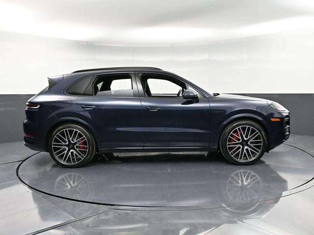 Photo of 2025 Blue Porsche Cayenne