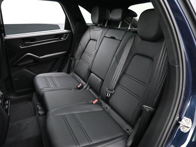 Photo of 2025 Blue Porsche Cayenne