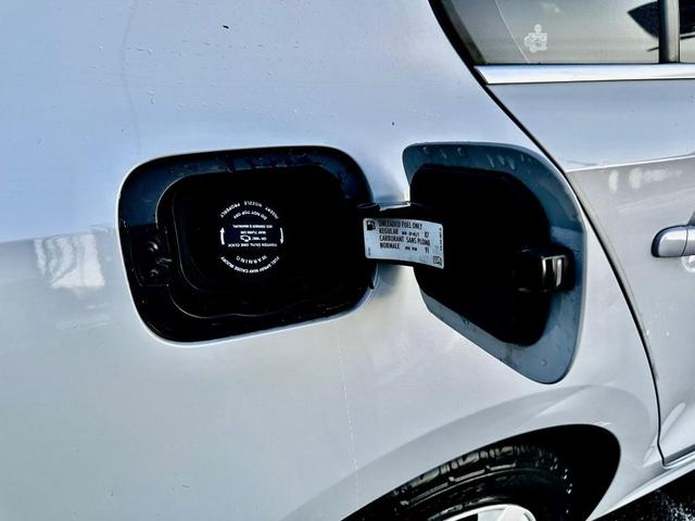 Photo of 2017 White Silver Metallic Volkswagen Jetta