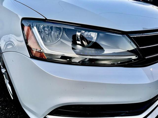 Photo of 2017 White Silver Metallic Volkswagen Jetta