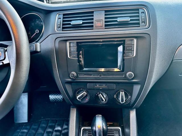 Photo of 2017 White Silver Metallic Volkswagen Jetta