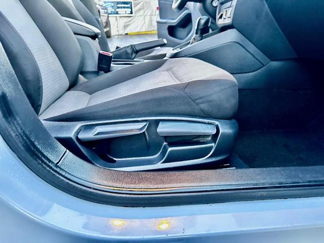 Photo of 2017 White Silver Metallic Volkswagen Jetta
