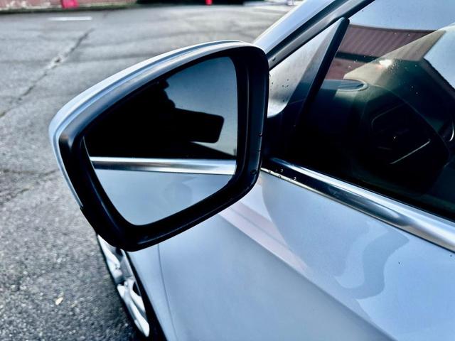 Photo of 2017 White Silver Metallic Volkswagen Jetta
