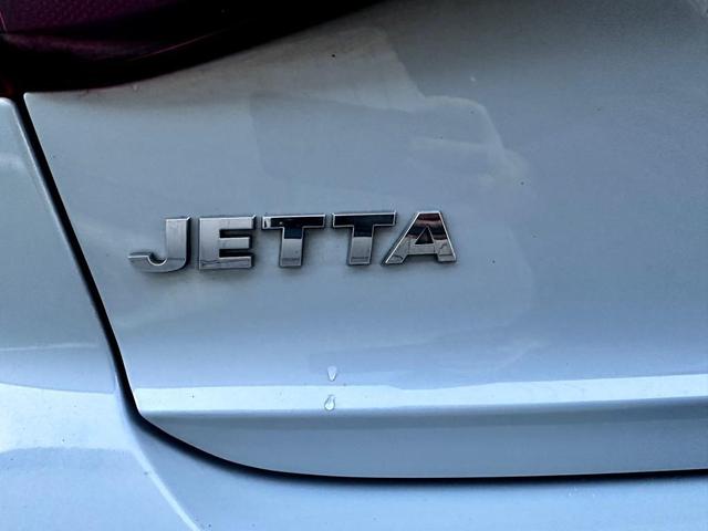 Photo of 2017 White Silver Metallic Volkswagen Jetta