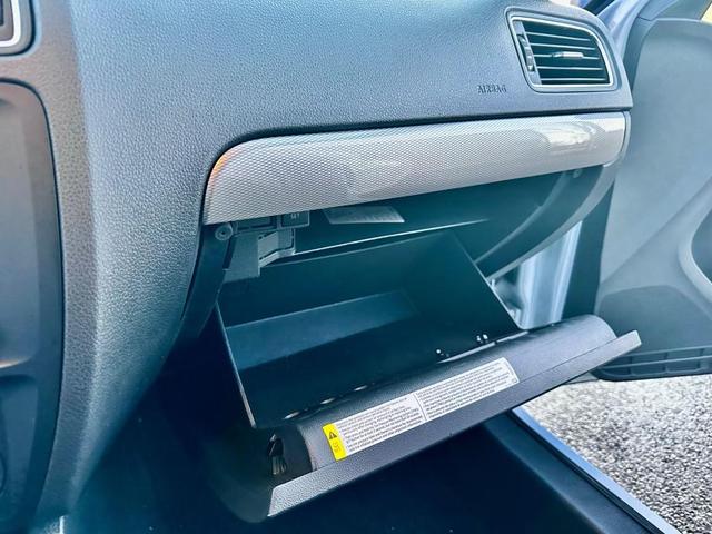 Photo of 2017 White Silver Metallic Volkswagen Jetta