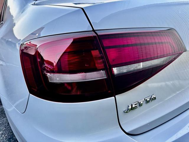Photo of 2017 White Silver Metallic Volkswagen Jetta