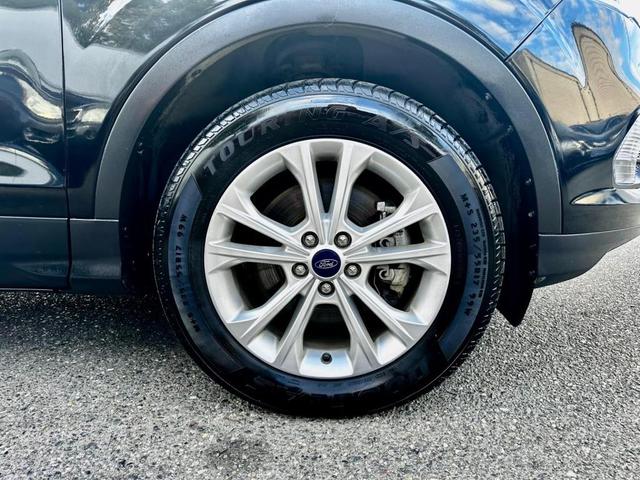 Photo of 2019 Black Ford Escape