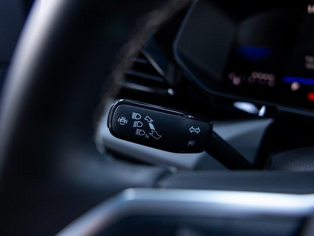 Photo of 2024 Platinum Gray Metallic Volkswagen Taos
