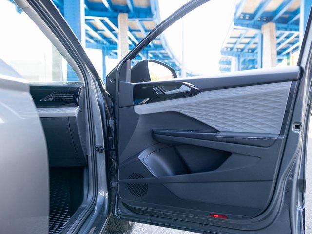 Photo of 2024 Platinum Gray Metallic Volkswagen Taos
