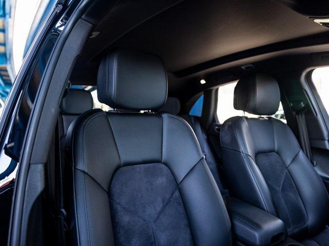 Photo of 2021 Black Porsche Macan