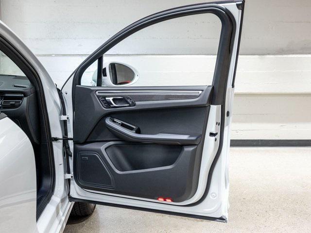 Photo of 2024 White Porsche Macan