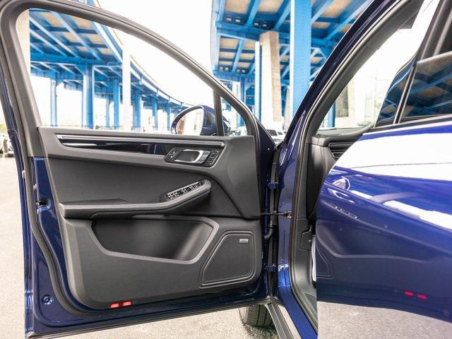 Photo of 2024 Gentian Blue Metallic Porsche Macan