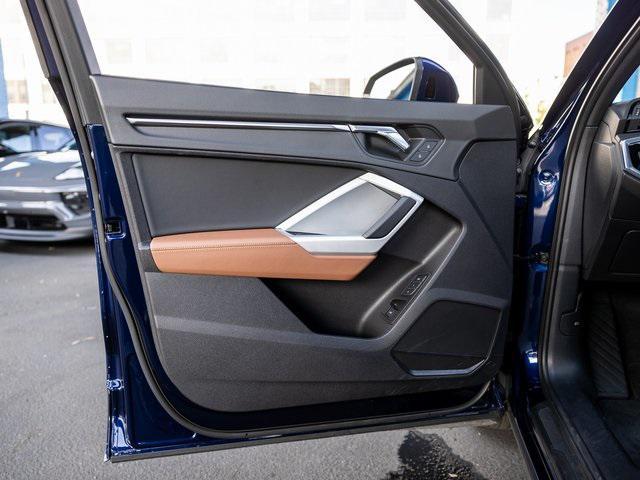 Photo of 2022 Blue Metallic Audi Q3