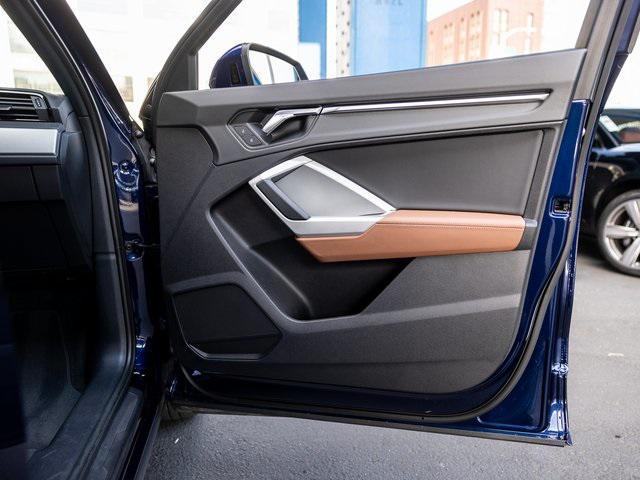 Photo of 2022 Blue Metallic Audi Q3