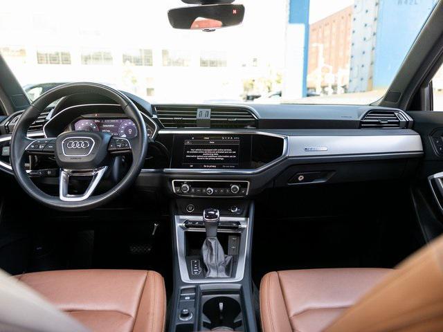 Photo of 2022 Blue Metallic Audi Q3