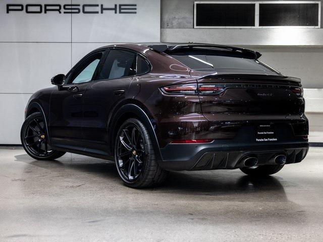 Photo of 2022 Black Porsche Cayenne