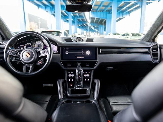 Photo of 2022 Black Porsche Cayenne