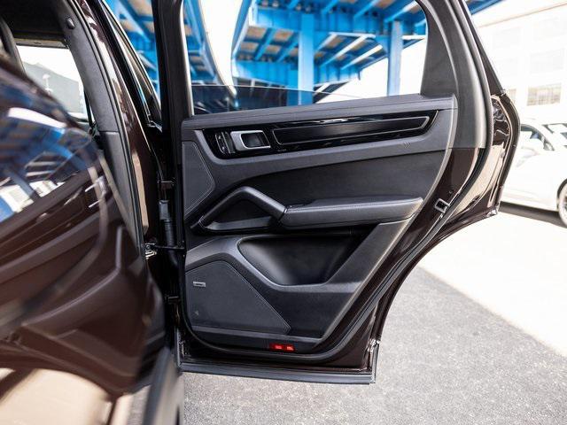 Photo of 2022 Black Porsche Cayenne