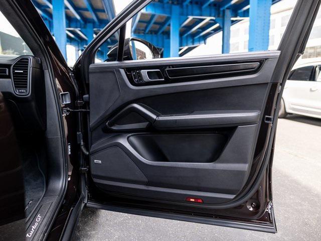 Photo of 2022 Black Porsche Cayenne
