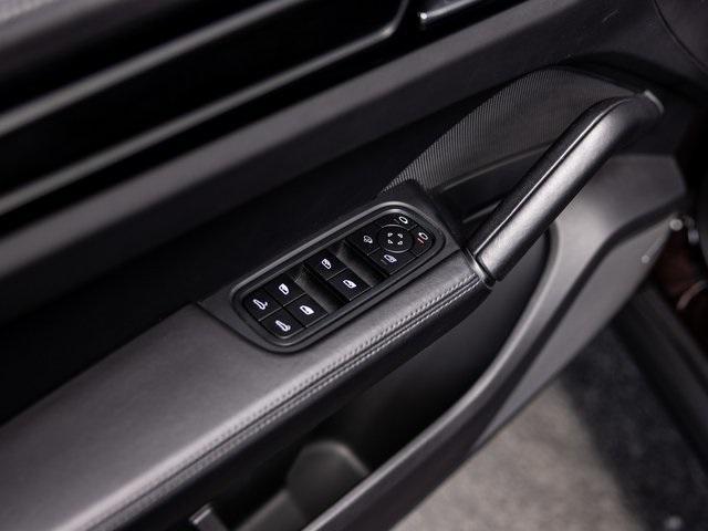 Photo of 2022 Black Porsche Cayenne