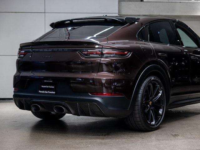 Photo of 2022 Black Porsche Cayenne