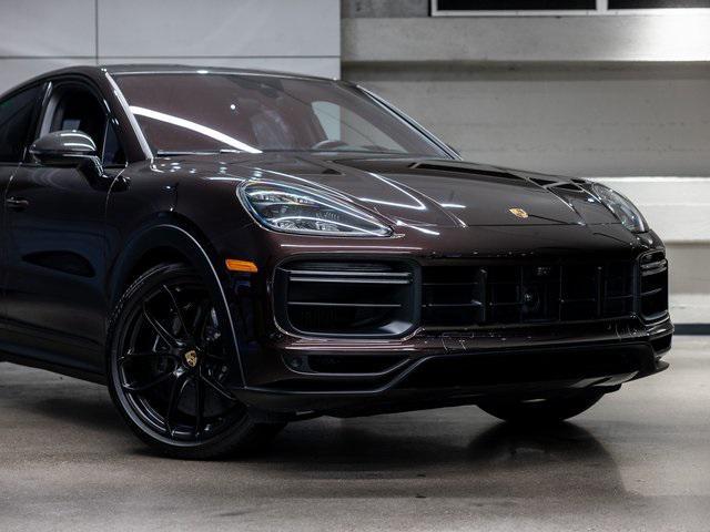 Photo of 2022 Black Porsche Cayenne