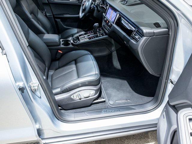 Photo of 2024 Dolomite Silver Metallic Porsche Macan