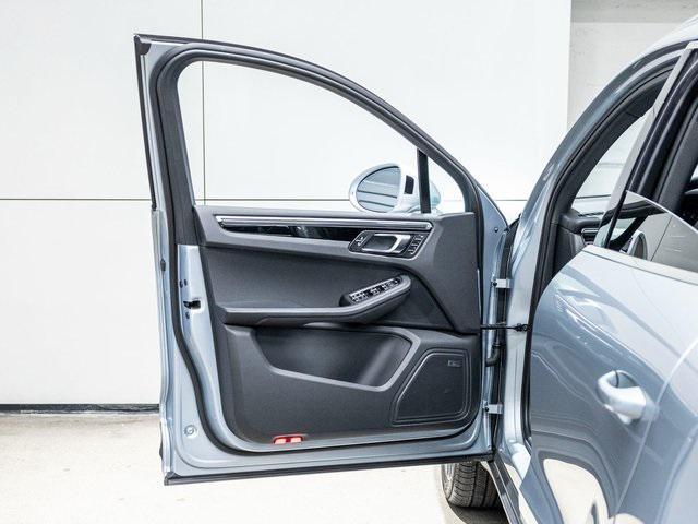 Photo of 2024 Dolomite Silver Metallic Porsche Macan