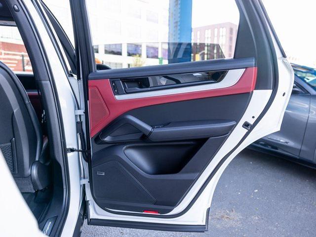 Photo of 2024 Carrara White Metallic Porsche Cayenne