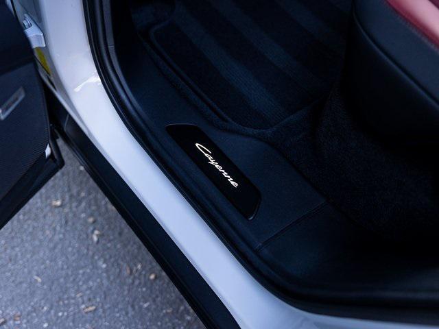 Photo of 2024 Carrara White Metallic Porsche Cayenne