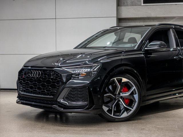 Photo of 2022 Black Metallic Audi RS Q8
