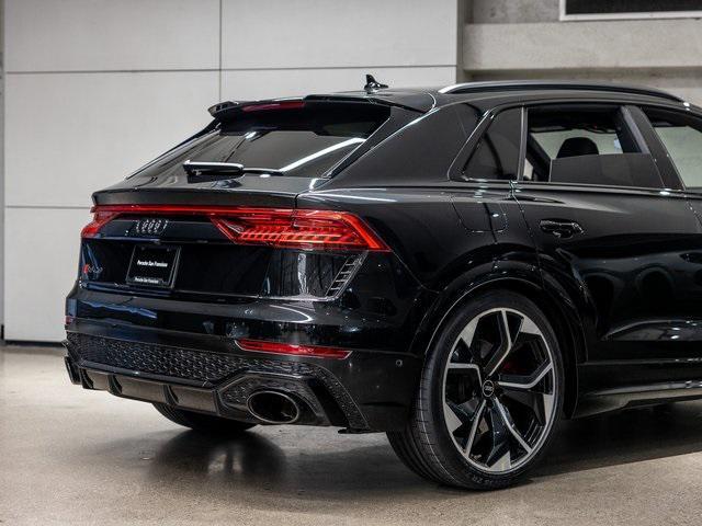 Photo of 2022 Black Metallic Audi RS Q8