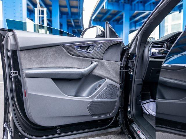 Photo of 2022 Black Metallic Audi RS Q8