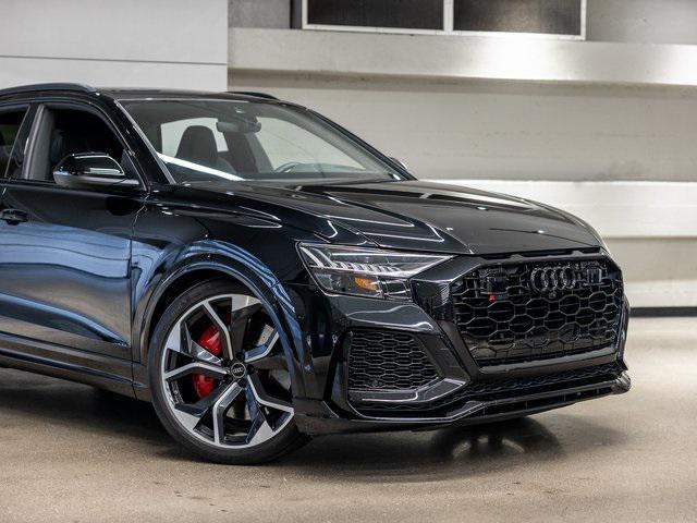 Photo of 2022 Black Metallic Audi RS Q8