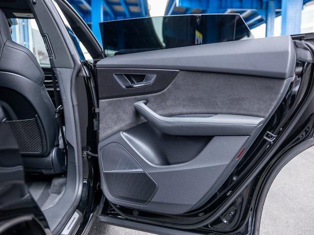 Photo of 2022 Black Metallic Audi RS Q8
