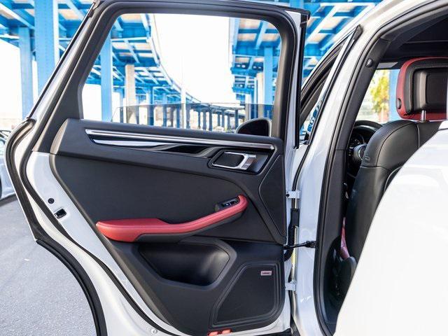 Photo of 2024 Carrara White Metallic Porsche Macan