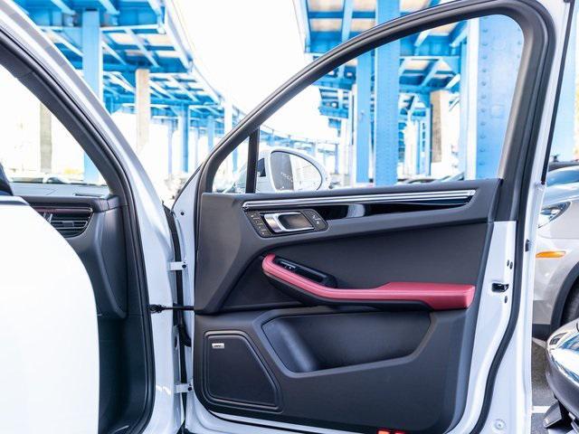 Photo of 2024 Carrara White Metallic Porsche Macan