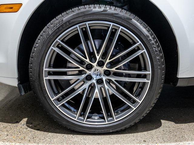Photo of 2024 Carrara White Metallic Porsche Macan