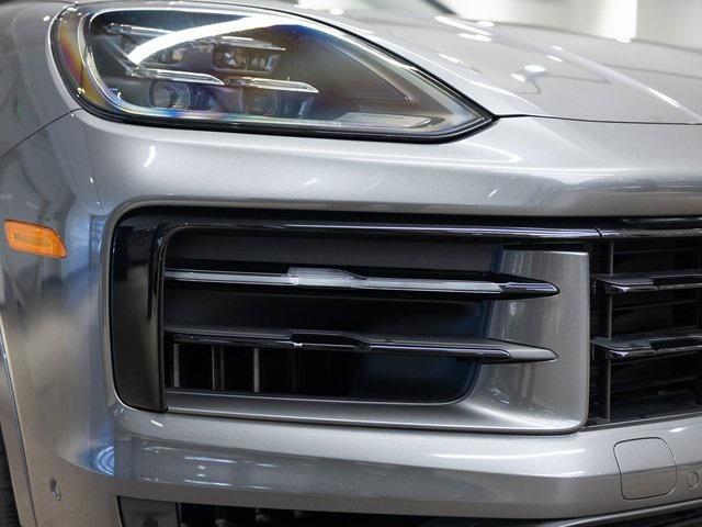 Photo of 2024 Quartzite Grey Metallic Porsche Cayenne