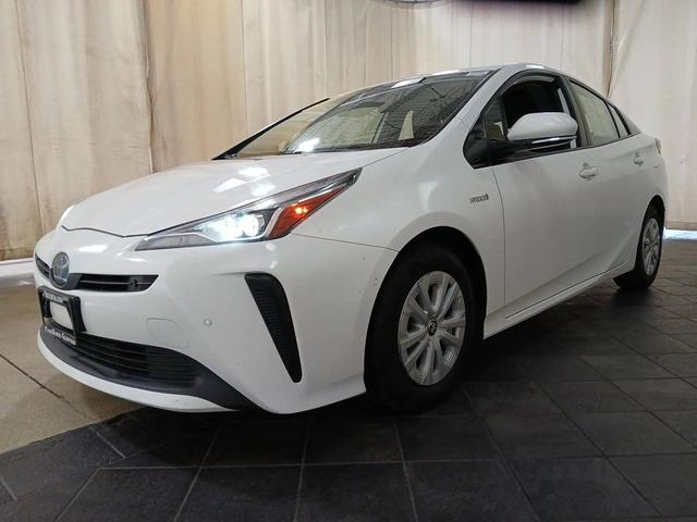 Photo of 2020 Super White Toyota Prius