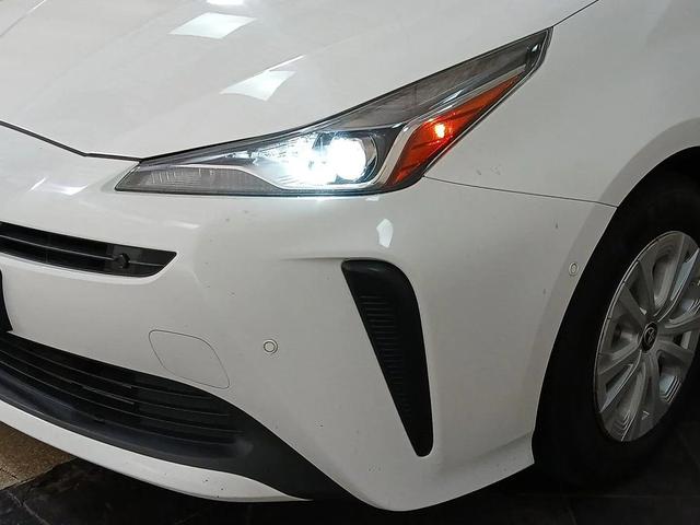 Photo of 2020 Super White Toyota Prius