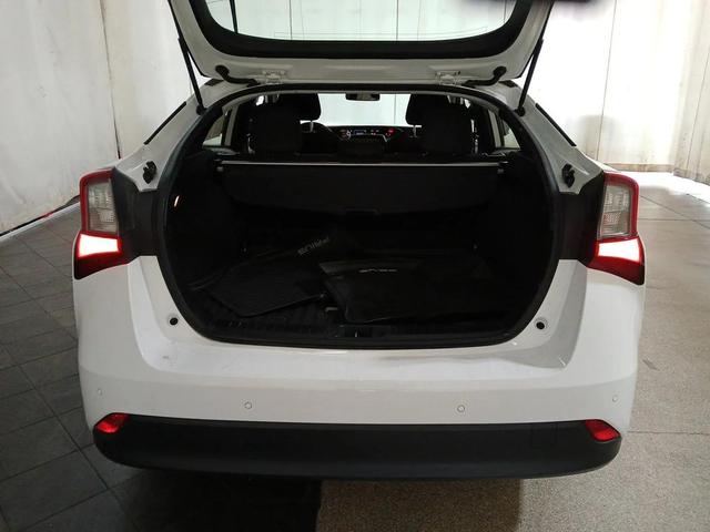 Photo of 2020 Super White Toyota Prius