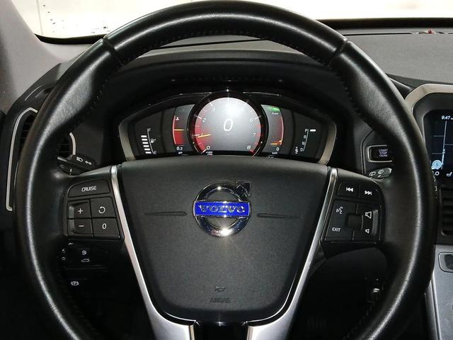 Photo of 2017 Onyx Black Metallic Volvo XC60