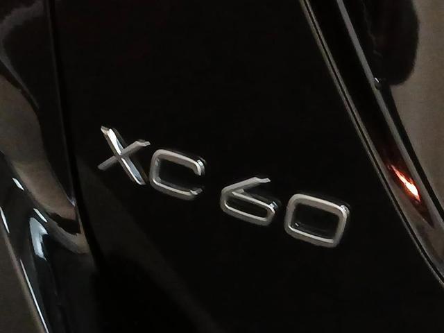 Photo of 2017 Onyx Black Metallic Volvo XC60