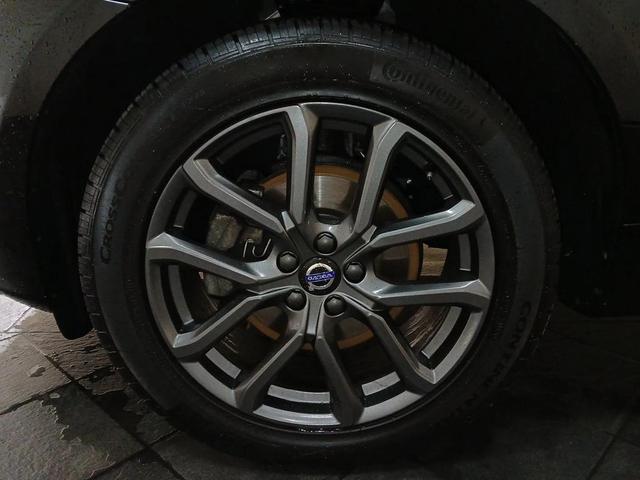 Photo of 2017 Onyx Black Metallic Volvo XC60