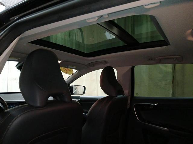 Photo of 2017 Onyx Black Metallic Volvo XC60