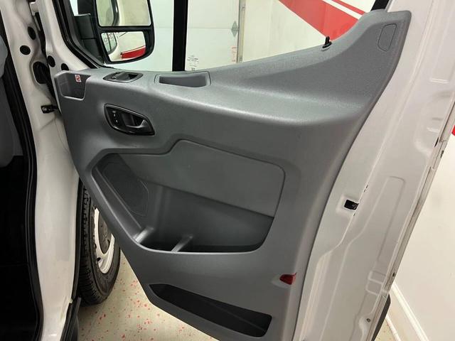 Photo of 2019 White Ford Transit-350